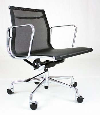 中国 耐久の旋回装置の網のオフィスの椅子、調節可能で新しい設計管理の椅子 サプライヤー