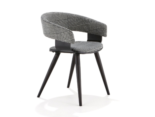 中国 モーリー4の足の材木のガラス繊維の腕の椅子によって装飾される座席および背部2調子の家具製造販売業 サプライヤー