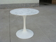 エーロ・サーリネンのチューリップの側面の現代食堂テーブルのガラス繊維の円形の大理石の上 サプライヤー